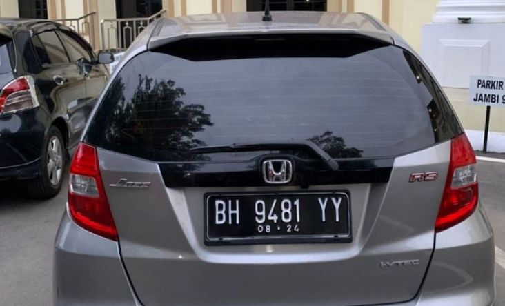 Sabu 3,25 Kg ditemukan di dalam sebuah mobil jenis Honda Jazz warna silver yang tengah terparkir tanpa terkunci di Jalan Lingkar Barat 1, Kota Jambi. Foto/Ist A A A