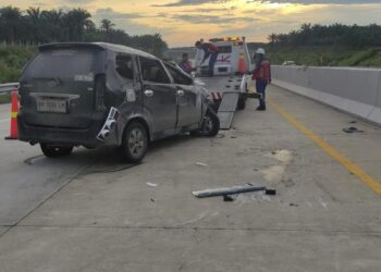 Penampakan mobil Avanza usai terlibat kecelakaan di Tol Pekanbaru-Bangkinang (Dok Ditlantas Polda Riau)