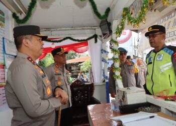 Kapolda Sumut, Irjen Pol Agung Setya Imam Effendi, meninjau Pos Pengamanan Natal 2023 dan Tahun Baru 2024, di Pos Pengamanan IV, jalan sudirman, Kecamatan Siantar Selatan, Kota Pematang Siantar, Rabu (26/12/2023).