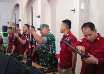 Lapas Kelas IIA Pematangsiantar  melakukan perawatan dan pemeliharaan terhadap senjata yang dimiliki Lapas Kelas IIA Pematangsiantar, Kamis (14/12/2023).