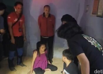 Istri kurir narkoba di Pangkalpinang histeris suaminya ditangkap (Foto: Dok: Polresta Pangkalpinang)