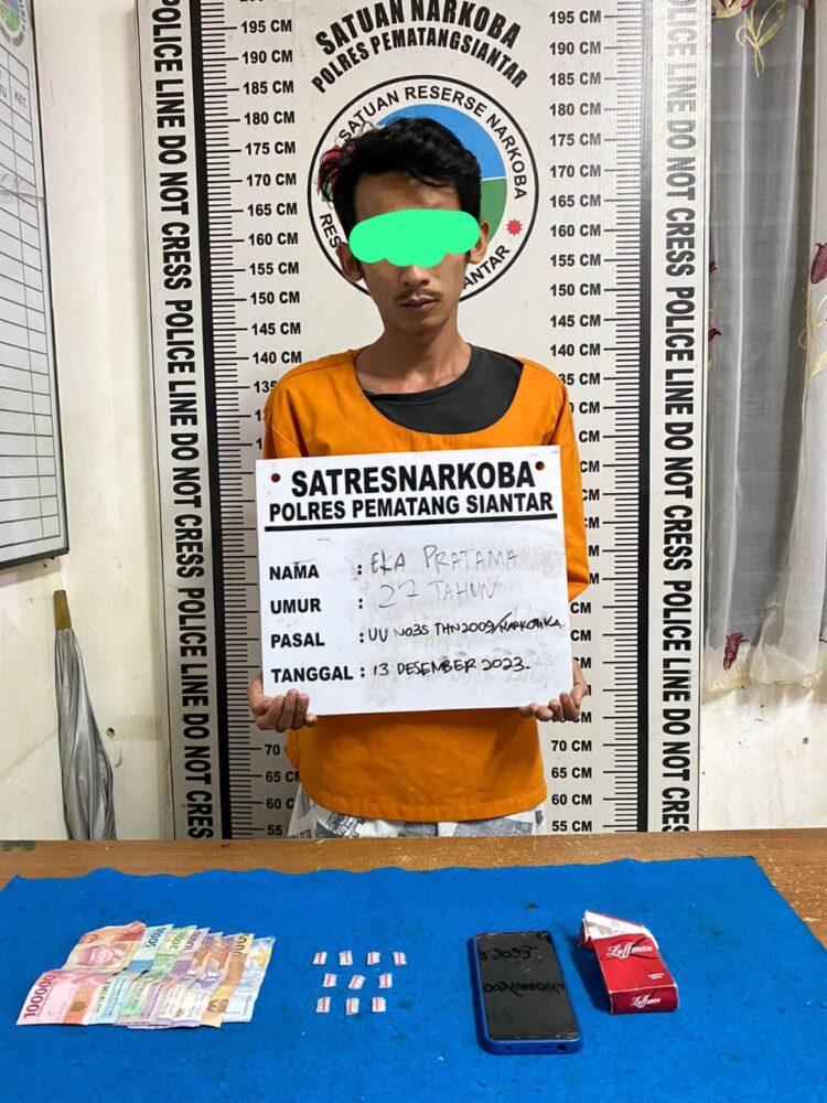Foto tersangka dan barang bukti sabu yang diamankan Polisi.