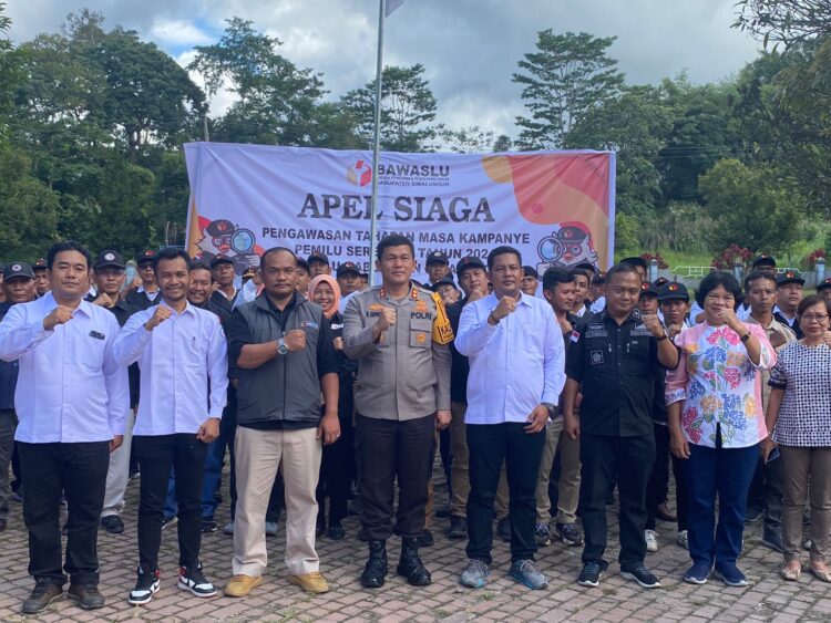 Kapolres Simalungun, AKBP Ronald F.C Sipayung, S.H., S.I.K., M.H., saat menghadiri Apel Siaga Jelang Tahapan Kampanye Pemilu 2024, di Kantor Bawaslu Simalungun, Jl. Saribu Dolok, Kecamatan Panei, pada Sabtu (2/12/2023) lalu.