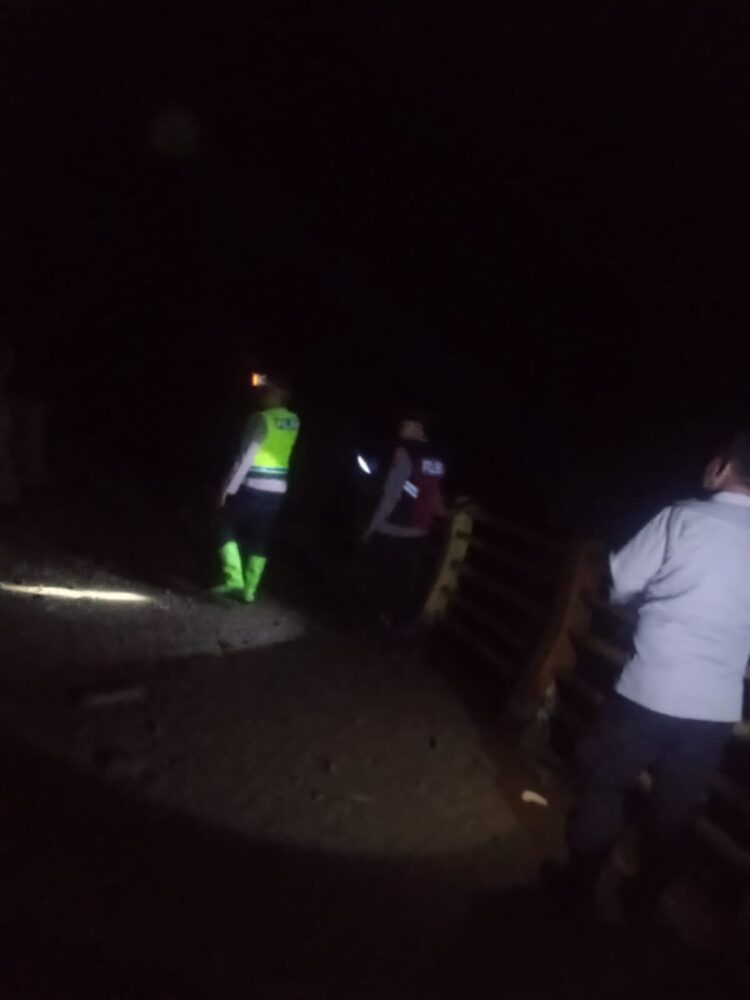 Tim Kepolisian Sektor Purba Resor Simalungun yang dipimpin Kapolsek, AKP Marolop Sinaga bersama tiga anggotanya, turun ke lokasi, pada pukul 20.00 WIB untuk melakukan pengecekan dan verifikasi kejadian.