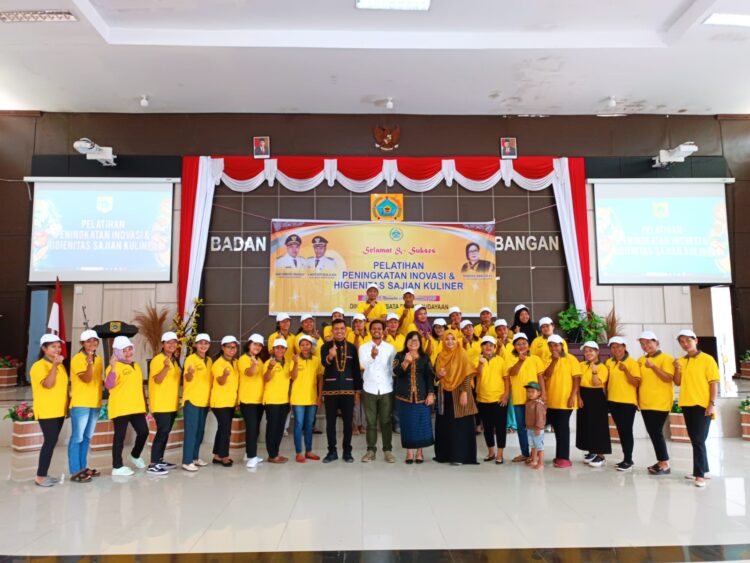 Para peserta pelatihan foto bersama disela kegiatan.