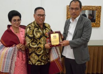 Pj. Bupati PPU, Makmur Marbun dan Bupati Humbahas, Dosmar Banjarnahor, jalin kesepakatan bersama Tentang Pembangunan Antar Daerah.