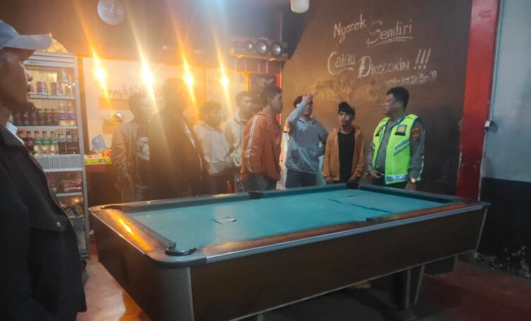Polisi hanya menemukan meja biliar dan beberapa orang pemuda yang sedang duduk-duduk di lokasi.
