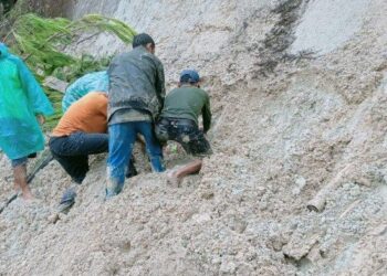 Ibu dan Anak tewas di tempat kejadian akibat tertibun tanah longsor di Persawahan Talun Desa Siabalabal III, Kecamatan Sipahutar Kabupaten Tapanuli Utara, Kamis ( 7/12/2023 ). Tribun Medan/ IST
