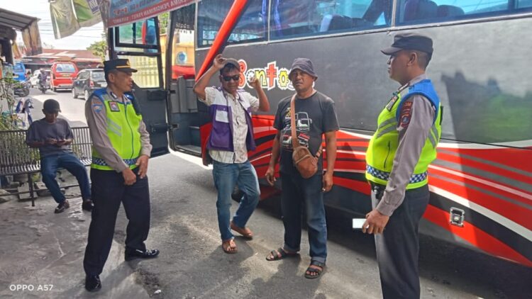 Kasat Binmas Polres Pematang Siantar Monitoring Arus Mudik Natal dan Tahun Baru.