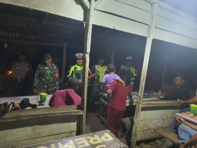 Patroli Skala Besar dipusatkan di berbagai lokasi, termasuk tempat-tempat keramaian dan hiburan malam untuk melakukan pemeriksaan identitas dan deteksi penggunaan narkoba.