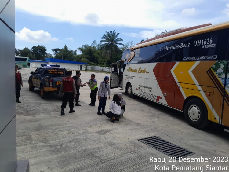 Tim Patroli Presisi Satsamapta Polres Pematang Siantar laksanakan giat patroli, dengan sasaran aktivitas masyarakat maupun arus lalu lintas untuk mewujudkan situasi kamtibmas yang aman dan kondusif, Rabu (20/12/ 2023) pagi, mulai pukul 10.00 WIB.