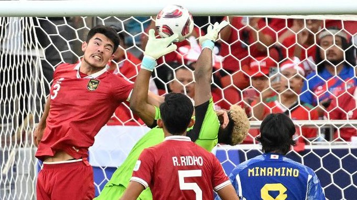 Pertandingan Indonesia vs Jepang di Piala Asia 2023 (Foto: HECTOR RETAMAL / AFP)
