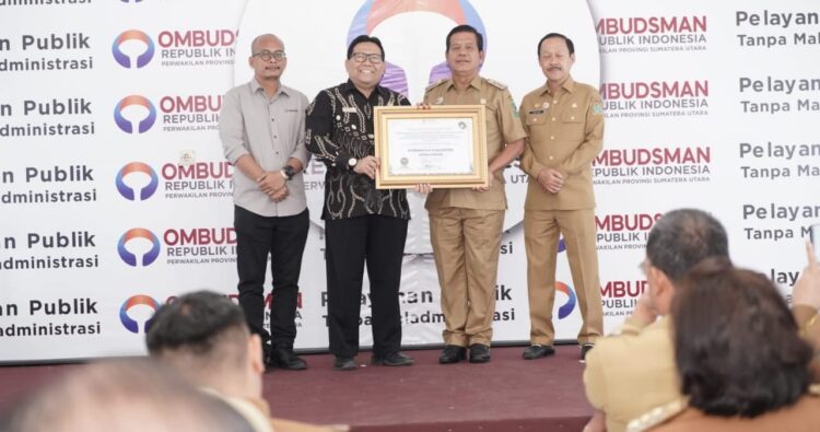 Pemkab Simalungun terima Piagam  Penghargaan Peringkat Ke-2 Kualitas Tertinggi se-Sumatera Utara dari Ombudsman.