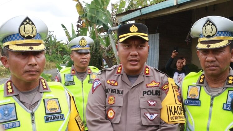 Kapolres Simalungun, AKBP Choky Sentosa Meliala, S.I.K., S.H., M.H saat memberikan keterangan kepada wartawan.