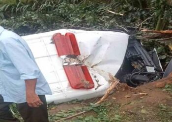 Kecelakaan Ambulans Masuk Parit usai Antar Jenazah di Batubara, Sopir Terjepit (Foto: Istimewa)