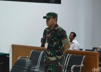 Foto: Pratu Richal menjalani sidang vonis atas kasus pembunuhan terhadap pemilik warkop di Medan. Ia divonis 1,5 tahun penjara. (Goklas Wisely)