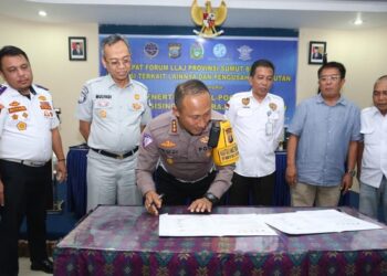 Foto: Dirlantas Polda Sumut Kombes Muji Ediyanto saat rapat bersama dengan Forum LLAJ Sumut. (Dok. Polda Sumut)