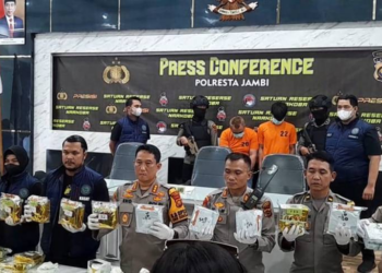 Satresnarkoba Polresta Jambi terus mengembangkan dua pelaku jaringan internasional narkoba yang berhasil diamankan petugas. Foto/MPI/Azhari Sultan Jambi