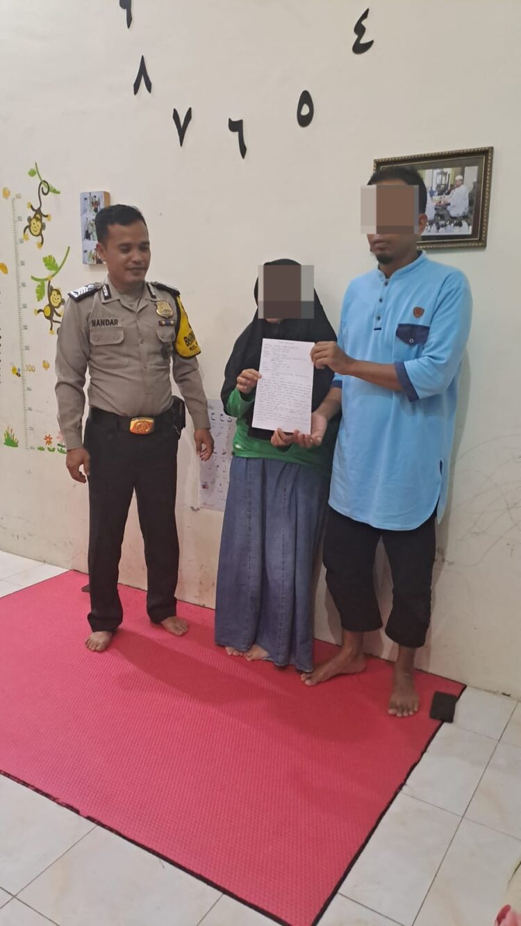 Bhabinkamtibmas Kelurahan Bah Kapul, Bripka Sunandar, menyelesaikan masalah Kekerasan Dalam Rumah Tangga (KDRT) melalui problem solving, pada Jumat (19/1/2024) malam, pukul 20.00 WIB, di Jln. Viyata Yudha, Kelurahan Bah Kapul, Kecamatan Siantar Sitalasari, Kota Pematangsiantar. 
Masalah KDRT itu terjadi Jln. Viyata Yudha, pada hari Minggu
