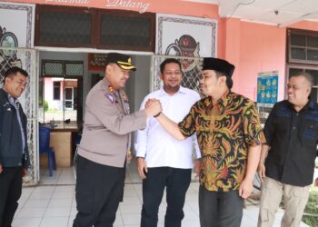 Kapolres Simalungun, AKBP Choky Sentosa Meliala, S.I.K., S.H., M.H, melakukan kunjungan resmi ke Kantor Bawaslu Kabupaten Simalungun, pada Jumat (12/1/2024), sekitar pukul 11.30 WIB, Jalan Saribu Dolok No.16, Kecamatan Panei, Kabupaten Simalungun.