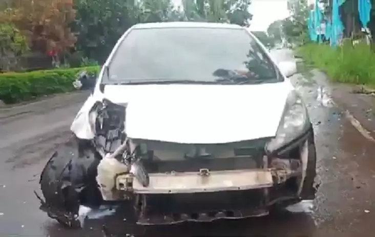 Pelajar SMP tewas ditabrak mobil Honda Jazz yang dikemudikan oknum polisi di Jalan Lintas Sumatera, Kota Lubuklinggau, Sumatera Selatan, Kamis (18/1/2024). Foto/Sudirman A A A