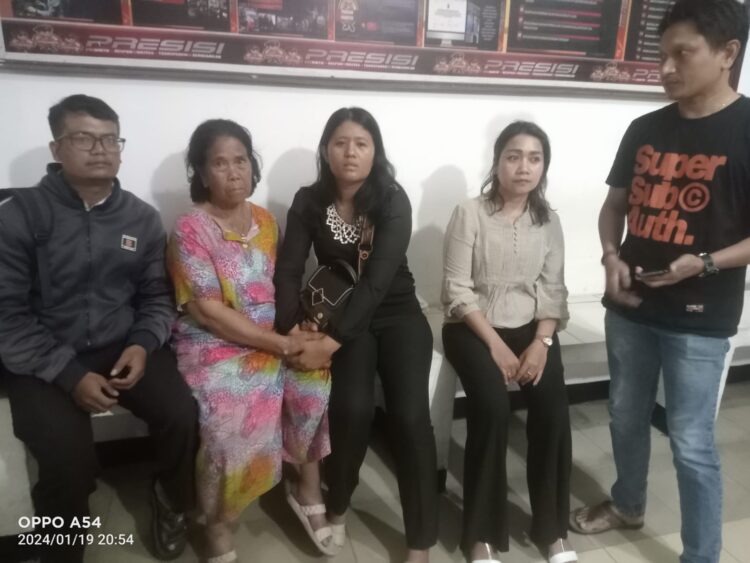 Polsek Siantar Utara bantu pertemukan Lidia boru Simarmata dengan keluarganya.