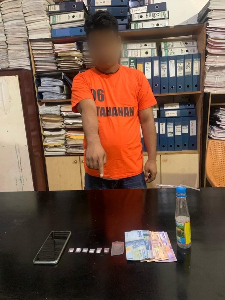 Foto pelaku dan barang bukti yang diamankan Polisi.