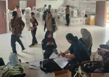 Polres Simalungun meningkatkan keamanan dalam pelaksanaan rapat pleno rekapitulasi hasil penghitungan suara Pemilu 2024, yang diadakan di 32 kecamatan se-Kabupaten Simalungun, pada Sabtu (17/2/2024).
