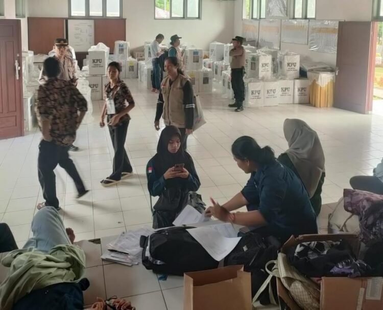 Polres Simalungun meningkatkan keamanan dalam pelaksanaan rapat pleno rekapitulasi hasil penghitungan suara Pemilu 2024, yang diadakan di 32 kecamatan se-Kabupaten Simalungun, pada Sabtu (17/2/2024).
