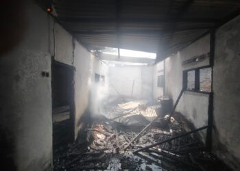 Kondisi rumah warga yang hangus terbakar.