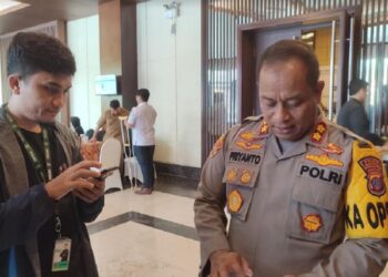 Kapolres Penajam Paser Utara AKBP Supriyanto menjelaskan kasus pembunuhan lima orang sekeluarga di Desa Babulu Laut, Selasa (6/2/2024). Foto/MPI/Mino Azis A A A