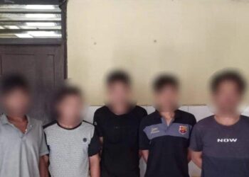 5 tersangka pencurian besi rel kereta api di Desa Aek Loba, Kecamatan Aek Kuasan, Kabupaten Asahan Kamis (01/02/24) diamankan Sat Reskrim Polres Asahan.