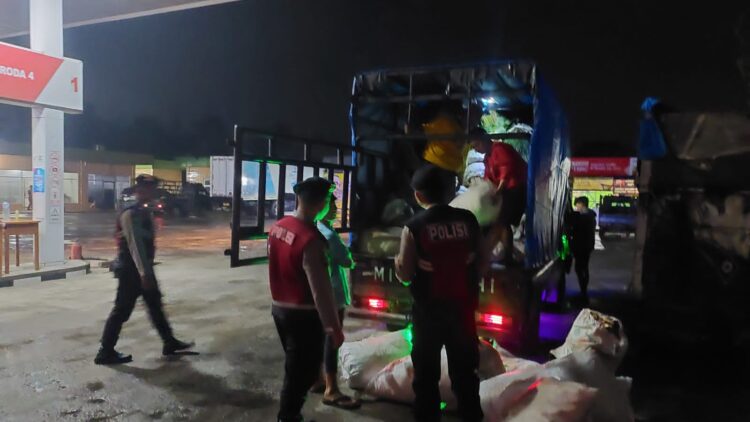 Satuan Samapta (Sat Samapta) Polres Simalungun melaksanakan patroli khusus, Rabu malam (31/1/2024).