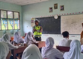 Sat Lantas Polres Simalungun menggelar kegiatan "Police Goes To School" di SMP Negeri 1 Tapian Dolok, Nagori Pematang Dolok Kahean, Kecamatan Tapian Dolok, Kabupaten Simalungun, pada Jumat (16/2/2024) lalu, pukul 11.00 WIB.