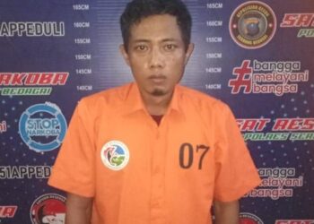 Foto: Tampang pelaku yang menyelundupkan sabu di dalam bolu. (Dok Polres Sergai)