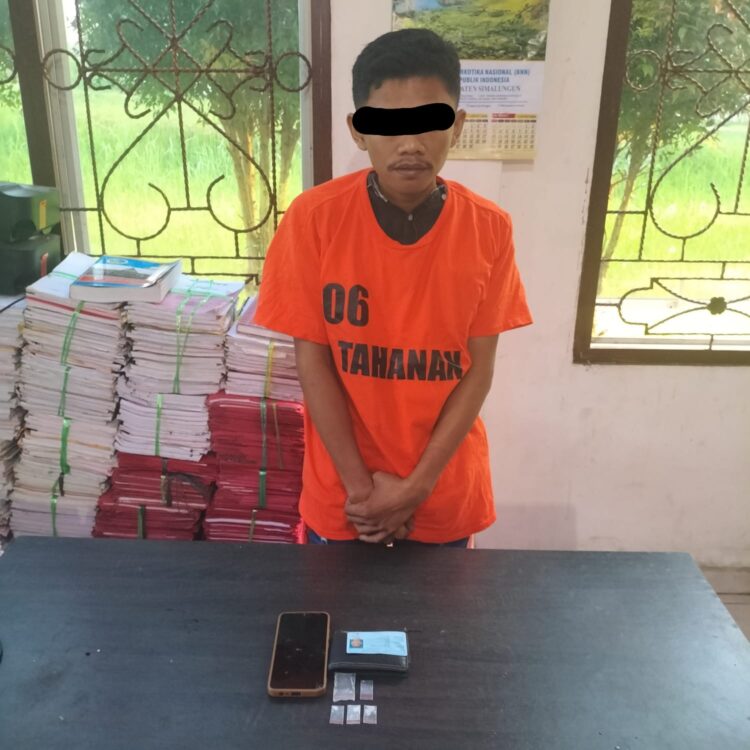 Foto pelaku dan barang bukti yang diamankan Polisi.