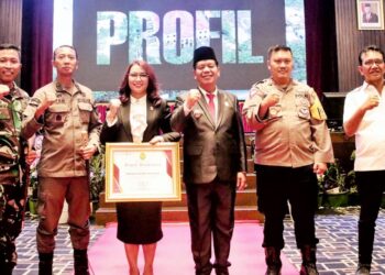 Foto bersama disela kegiatan.