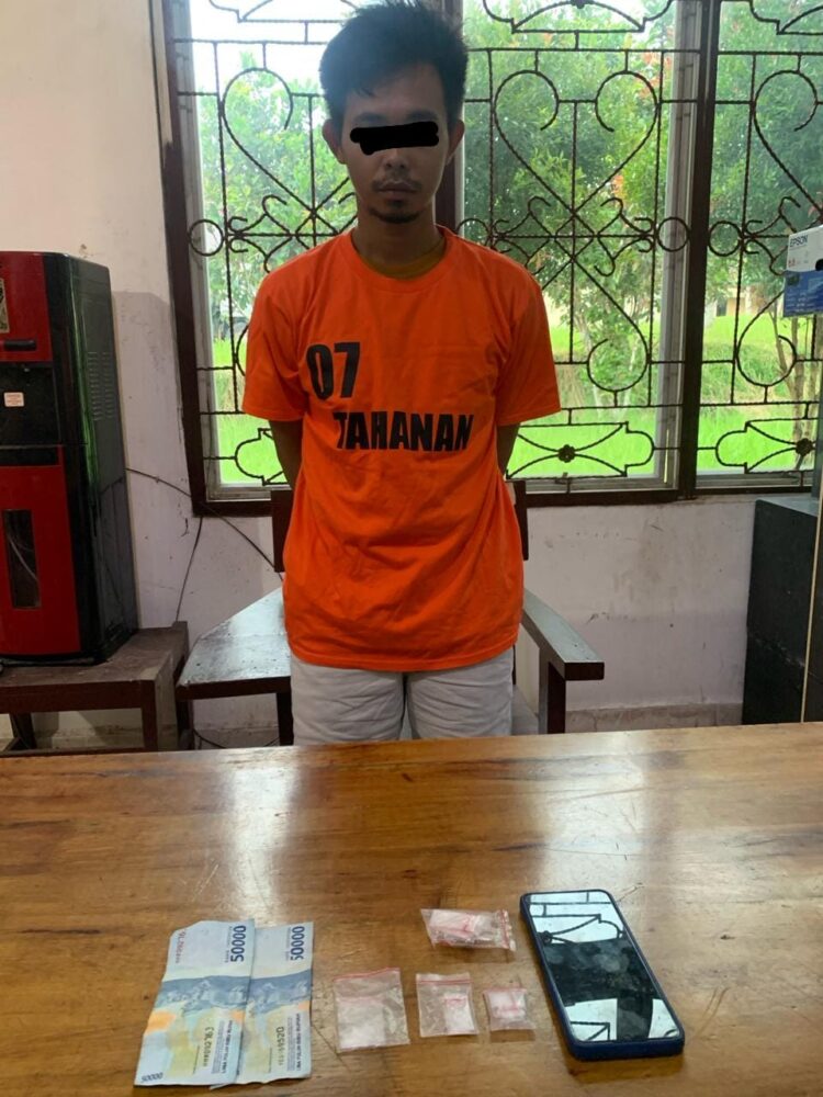 Foto pelaku dan barang bukti yang diamankan Polisi.