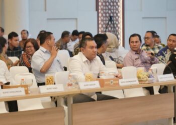 Bupati Pakpak Bharat, Franc Bernhard Tumanggor menghadiri Rapat High Level Meeting Tim Pengendalian Inflasi Daerah dan Tim Percepatan Perluasan Digitalisasi Daerah Provinsi Sumatera Utara, di Aula Raja Inal Siregar, Kantor Gubernur Sumatera Utara, Medan, Kamis (07/03/2024).