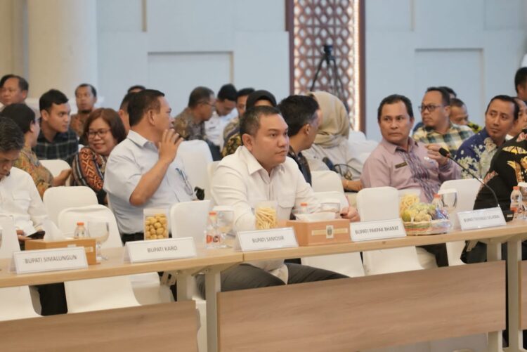 Bupati Pakpak Bharat, Franc Bernhard Tumanggor menghadiri Rapat High Level Meeting Tim Pengendalian Inflasi Daerah dan Tim Percepatan Perluasan Digitalisasi Daerah Provinsi Sumatera Utara, di Aula Raja Inal Siregar, Kantor Gubernur Sumatera Utara, Medan, Kamis (07/03/2024).