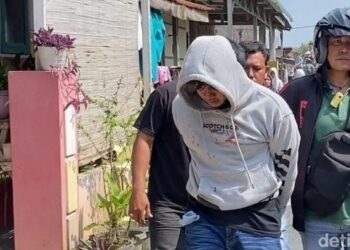 3 Pria diduga pengedar narkoba ditangkap polisi saat menggerebek lapal judi dan narkoba di Percut Sei Tuan. (Foto: Goklas Wisely).