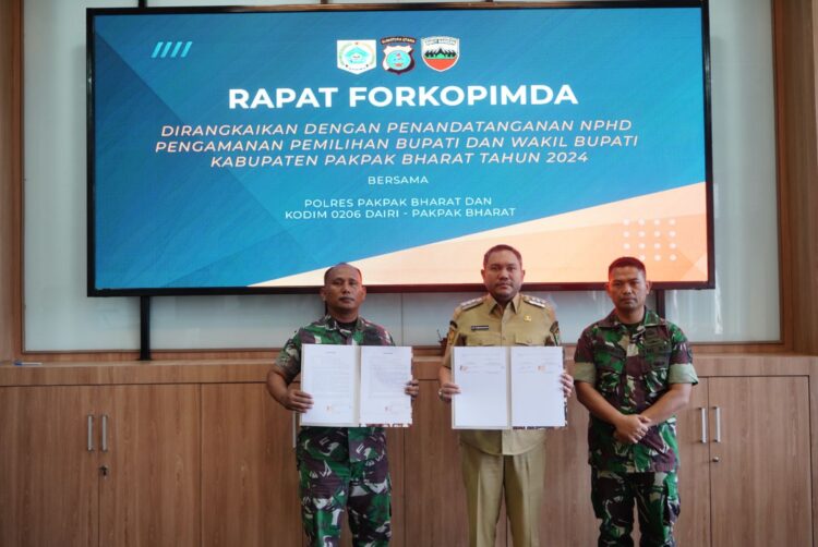 Bupati Pakpak Bharat, Franc Bernhard Tumanggor, menandatangani Naskah Perjanjian Hibah Daerah (NPHD) bersama Kodim 0206/Dairi, dalam rangka pengamanan Pemilihan Kepala Daerah (Pilkada) Pakpak Bharat Tahun 2024.