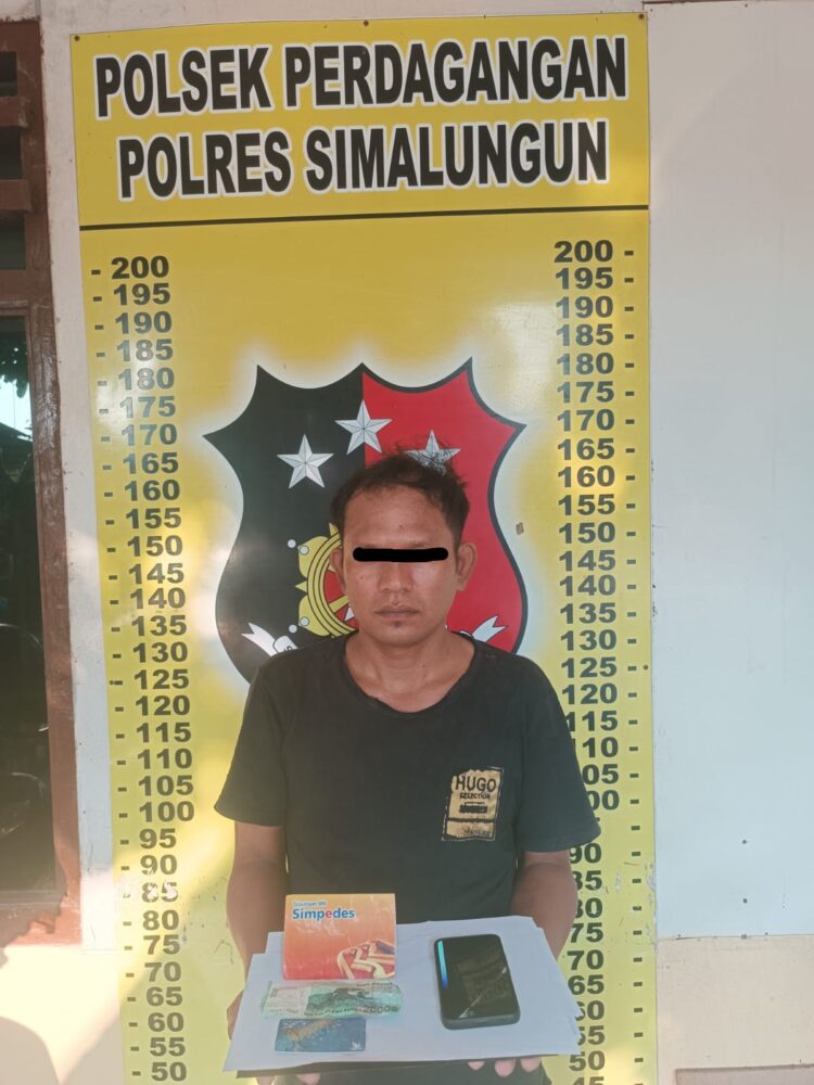 Foto tersangka dan barang  bukti yang diamankan Polisi.