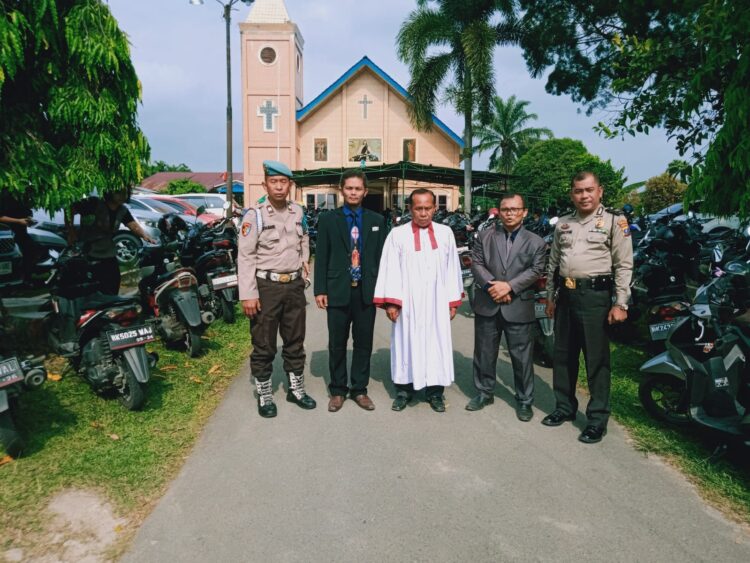 Polres Pematangsiantar laksanakan pengamanan gereja, di wilayah hukum Polres Pematangsiantar, Jumat (29/3/2024).