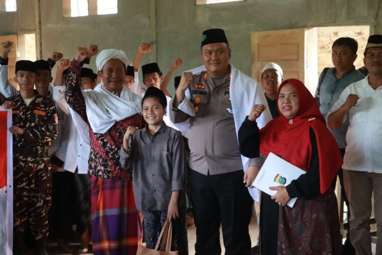 Kapolres Simalungun, AKBP Choky Sentosa Meliala, S.I.K., S.H., M.H., mengunjungi Pondok Pesantren Darul Hikmah, di Bah Joga Utara, Kecamatan Jawa Maraja Bah Jambi, Kabupaten Simalungun, pada Kamis (21/03/2024), lalu.