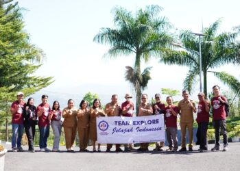 Tim Eksplor Jelajah Indonesian Fighter Tourism Association (IFTA) mengunjungi Kator Bupati Pakpak Bharat, di Kompleks Panorama Indah Sindeka, Salak.