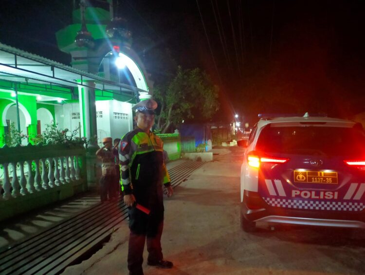 Satuan Lalu Lintas (Satlantas) Polres Simalungun menggelar Blue Light Patrol (BLP), pengamanan, serta pengaturan lalu lintas di sekitar Mesjid-mesjid, pada Selasa (26/3/2024).