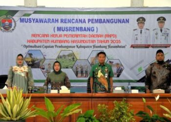 Wakil Bupati Humbang Hasundutan, Dr. Oloan Paniaran Nababan, SH, MH, membuka secara resmi Musyawarah Perencanaan Pembangunan (Musrenbang) Rencana Kerja Pemerintah Daerah (RKPD) Kabupaten Humbang Hasundutan Tahun 2025, di Aula Hutamas Perkantoran Tano Tubu, Jumat (1/3/2024).