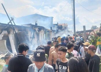 Sebanyak 8 unit rumah di Jalan Putri Lopian Kecamatan Sidikalang Kabupaten Dairi, Jumat (5/4/2024). HO