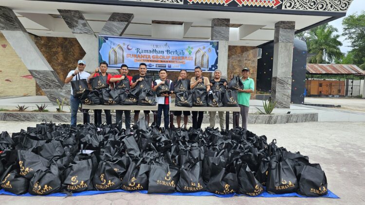 Suranta Permai Group membagikan 1000 paket sembako kepada warga kurang mampu.